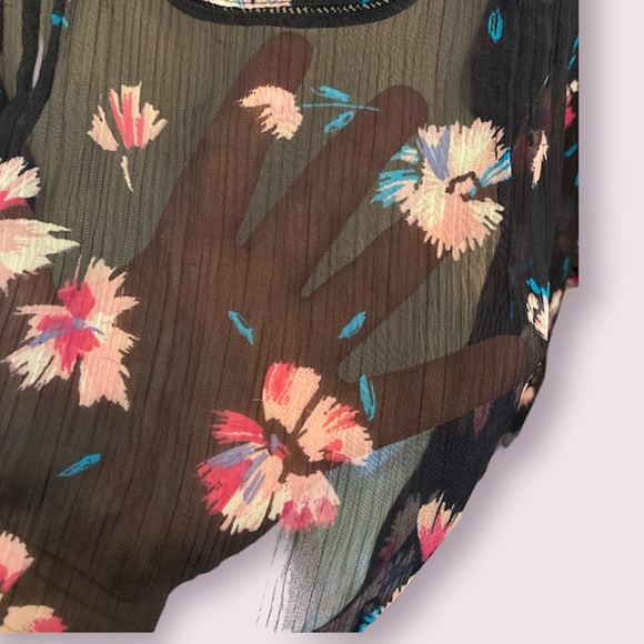 St. John’s bay sheer floral top size PXL - Picture 3 of 4